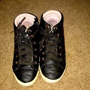 Brand new kid but  Women Can where to